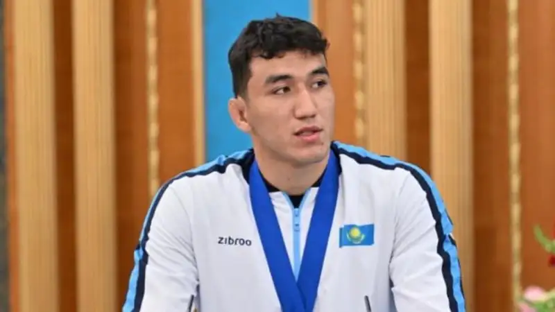 UWW убрал из списка лучших чемпиона мира по борьбе из Казахстана