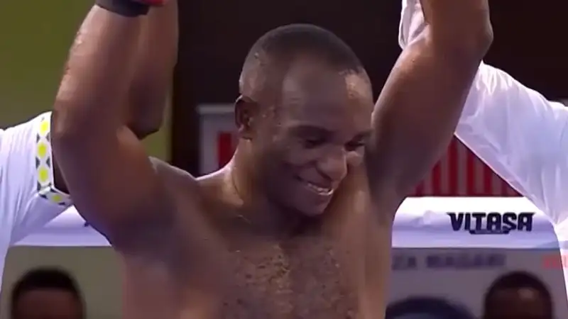 Африканский боксер после сенсационной победы над Елеусиновым получил большой бой в Австралии