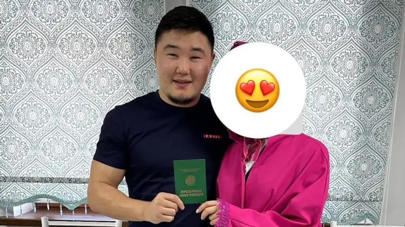 Топ боец из Казахстана взял вторую жену