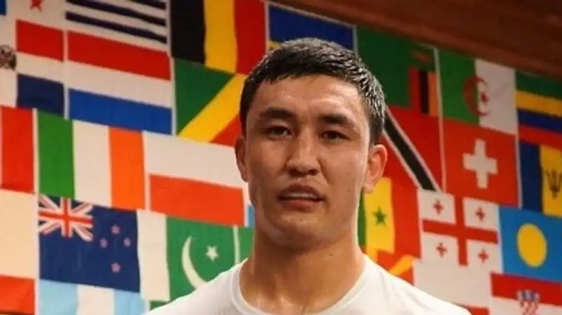 Казахстанские профи-боксеры тренируются с узбекской национальной сборной