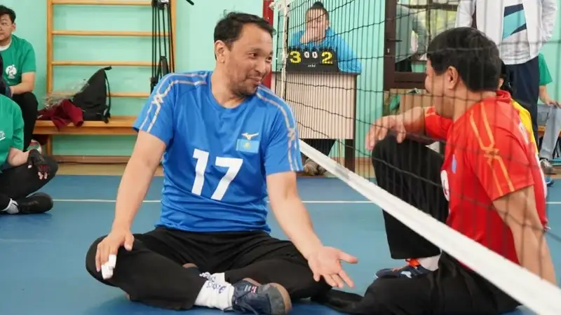 Алматинцы поддержали мужественных игроков по волейболу сидя