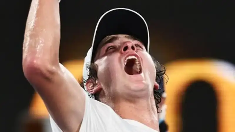 Фонсека покидает АО