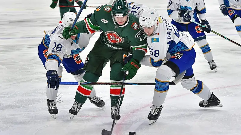 "Договаривались же!": как судьи удаляли игроков "Барыса" в матче с "Ак Барсом" в КХЛ (видео)