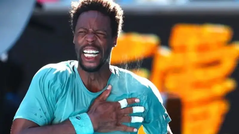 Монфис снялся с АО