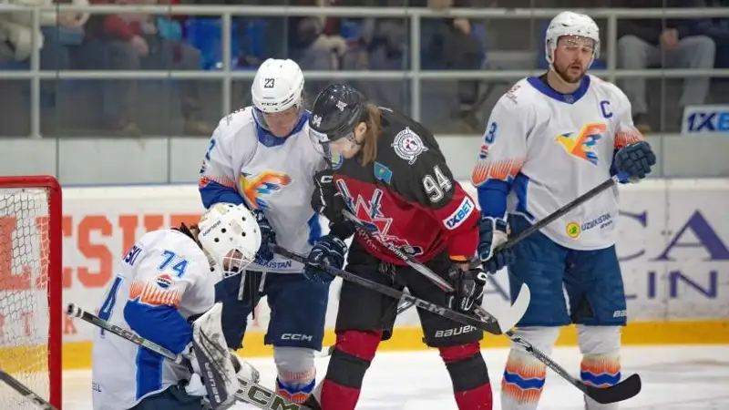 Узбекский клуб вышел на первое место в чемпионате Казахстана по хоккею