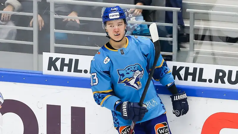 Молодой игрок "Барыса" рассказал, как Роман Старченко помог ему открыть счёт в матче с "Адмиралом" (видео)