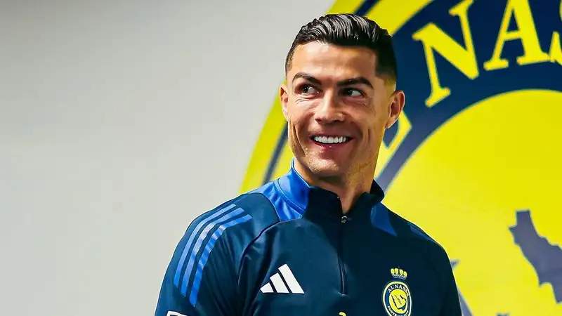 Дагестанский боец UFC тепло пообщался с Криштану Роналду перед боем в Саудовской Аравии (видео)