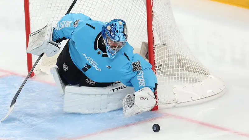 Вратарь "Барыса" Никита Бояркин помог своей команде выиграть Матч звёзд и многомиллионные призовые