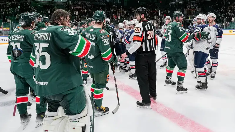 В КХЛ вратари устроили драку 2 на 2 после игры (видео)