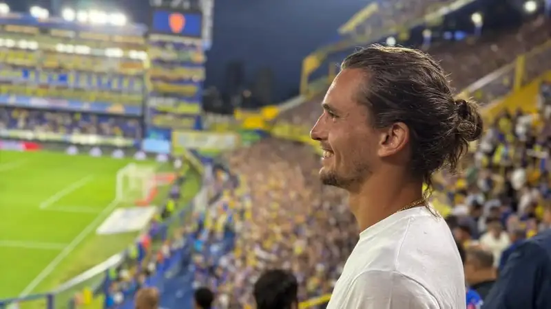 Вторая ракетка мира посетил легендарный стадион (видео)