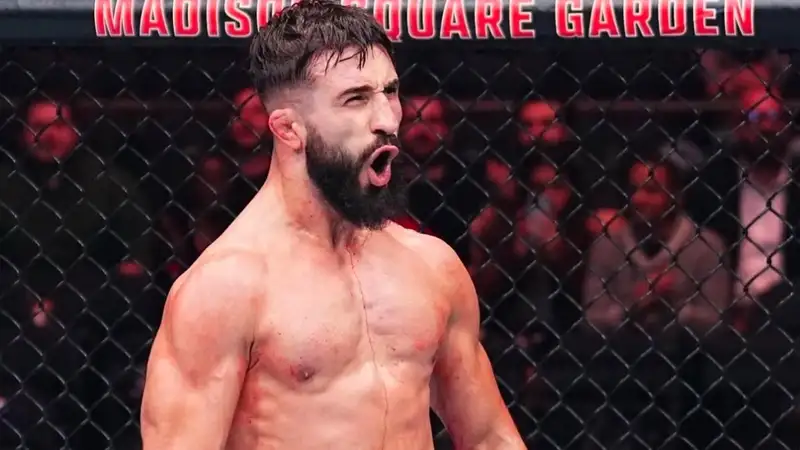 Боец из Азербайджана досрочно победил бразильца на турнире UFC в Лас-Вегасе