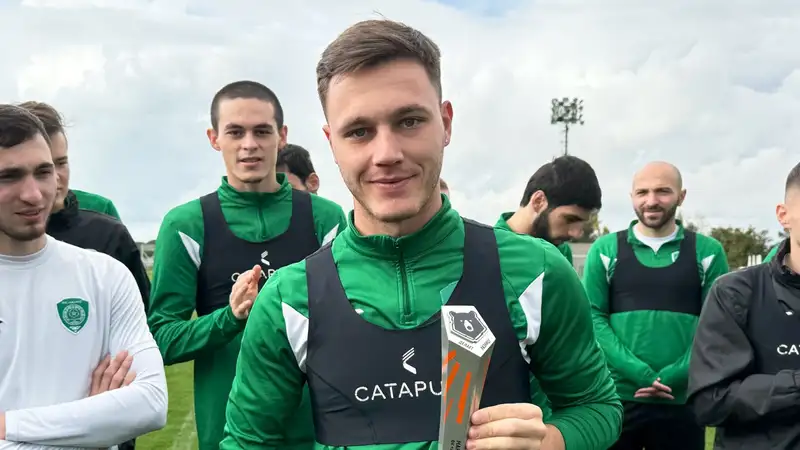 Футболист сборной Казахстана и "Ахмата" получил красную карточку на сборах в Турции