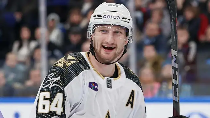 Нападающий сборной Казахстана по хоккею, "похоронивший "Барыс",  рассказал, кому обязан своим успехом