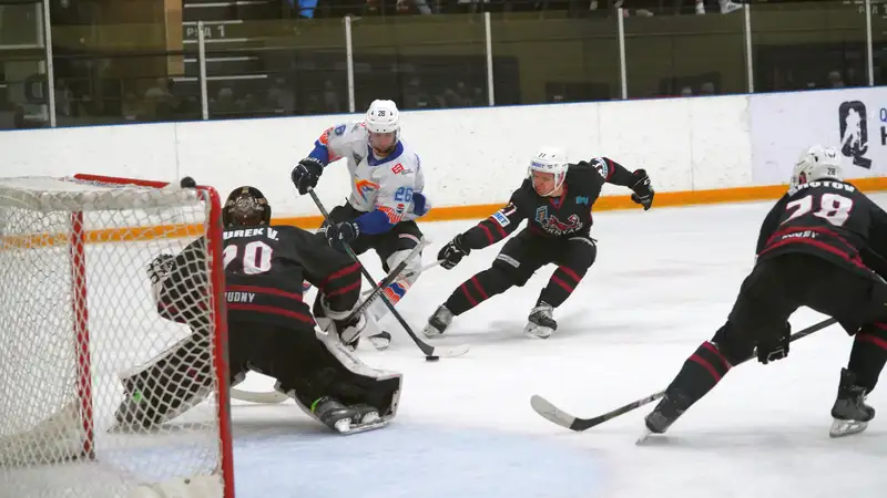 Действующий чемпион вышел в полуфинал, "Сарыарка" сравняла счёт в серии, а "Горняк" не уступил узбекам