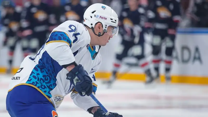 Хоккеист "Барыса", едва не усиливший прямого конкурента казахстанского клуба, отметил юбилейное достижение