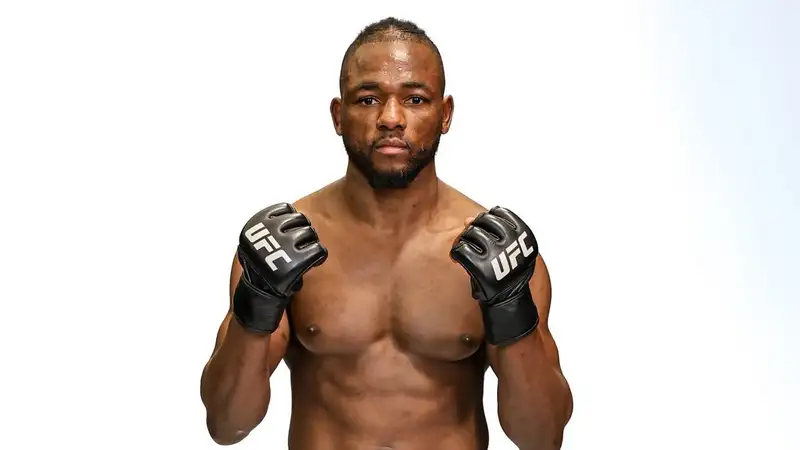 "Это не моя работа, а рефери": Капе высказался о моменте с тычком в глаз Алмабаева