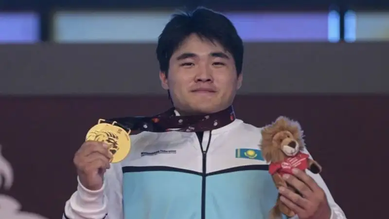 Можно сказать, он собственноручно отдал "золото" в руки своему сопернику