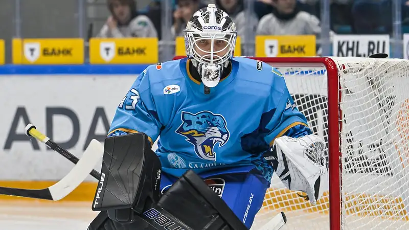 Эксперт раскрыл причину травм обоих вратарей "Барыса" и сборной Казахстана перед чемпионатом мира