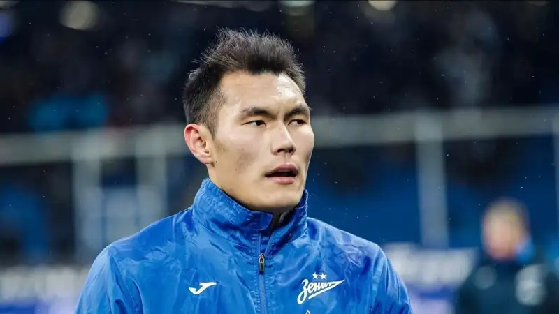 Сегодня звезда казахстанского футбола остался на скамейке запасных