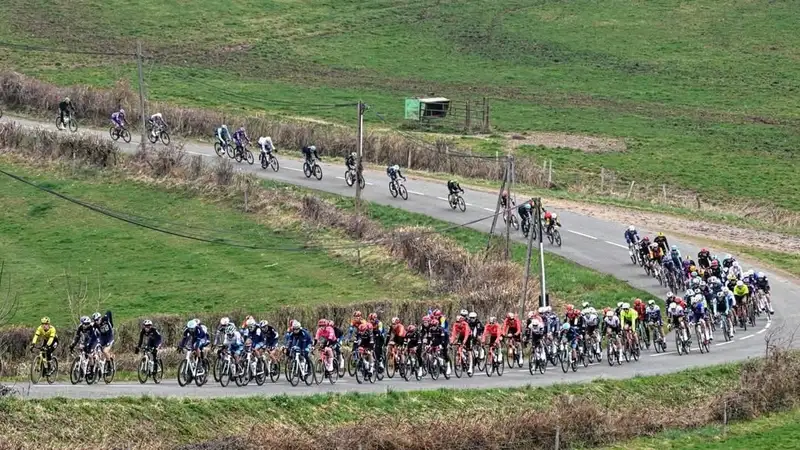 Два иностранных гонщика "Астаны" вошли в ТОП-10 итогового зачёта на легендарной многодневке