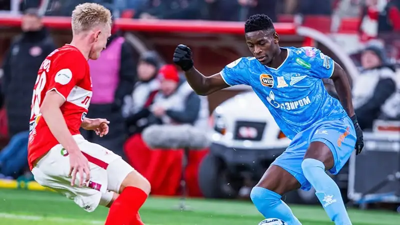 "Зенит" оставил в запасе Нуралы Алипа и проиграл "Дерби двух столиц" 