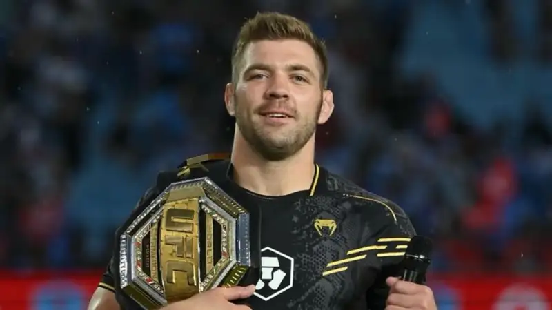 "И он хотел в средний вес?": Дю Плесси подверг критике выступление Перейры на UFC 213