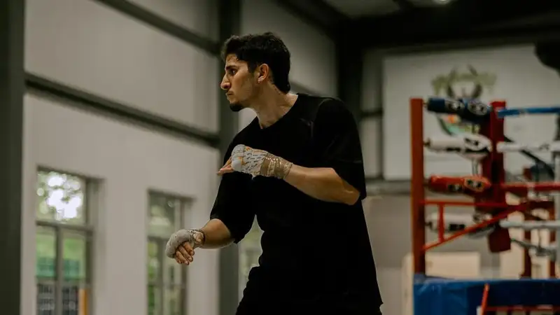 "Жертва" топового узбекского боксёра подерётся в одном шоу с Альваресом