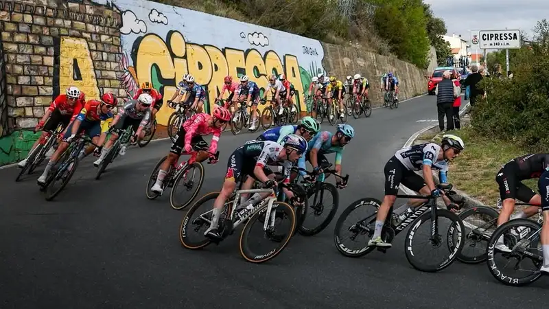 Гонщики "Астаны" не пошли в ТОП-10 на легендарной "однодневке"