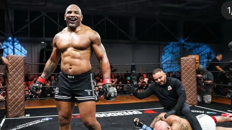 Ромеро и Орловский одержали досрочные победы в новой боксёрской лиге