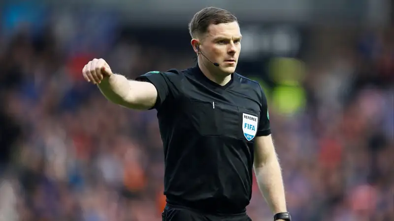 Судьи на матче 