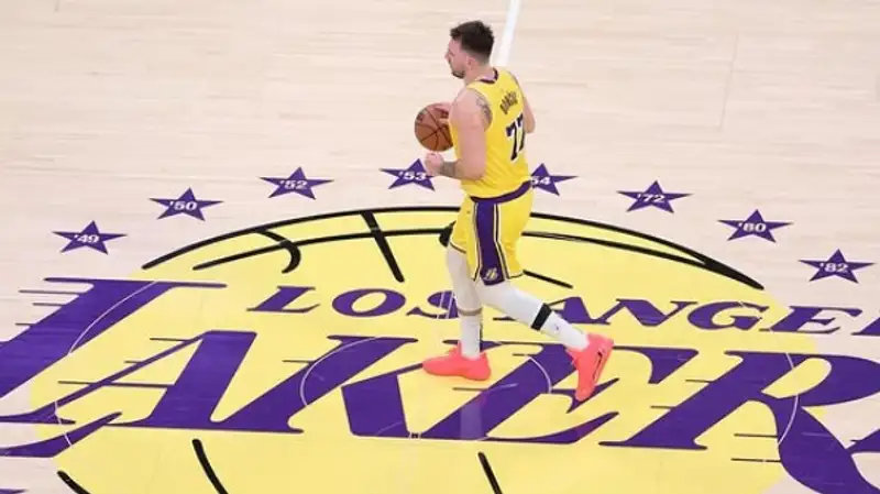 Лейкерс проиграл с Дончичем