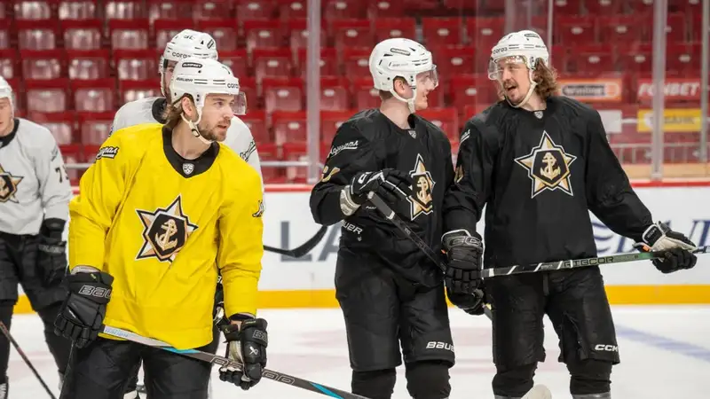 Леонид Метальников (в жёлтом)