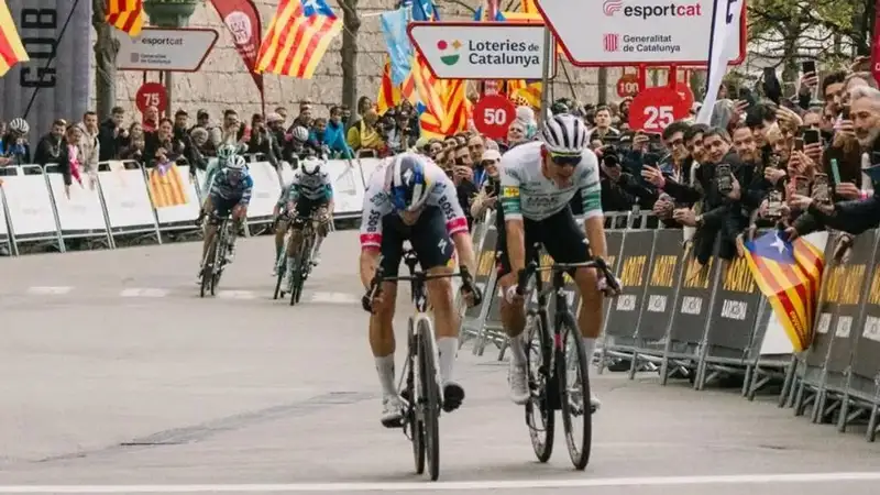 Лучший в составе "Астаны" отстаёт от лидера почти на минуту на престижной "многодневке" в Испании