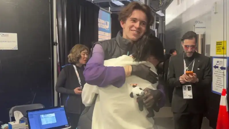 Шайдоров в объятиях Самоделкиной