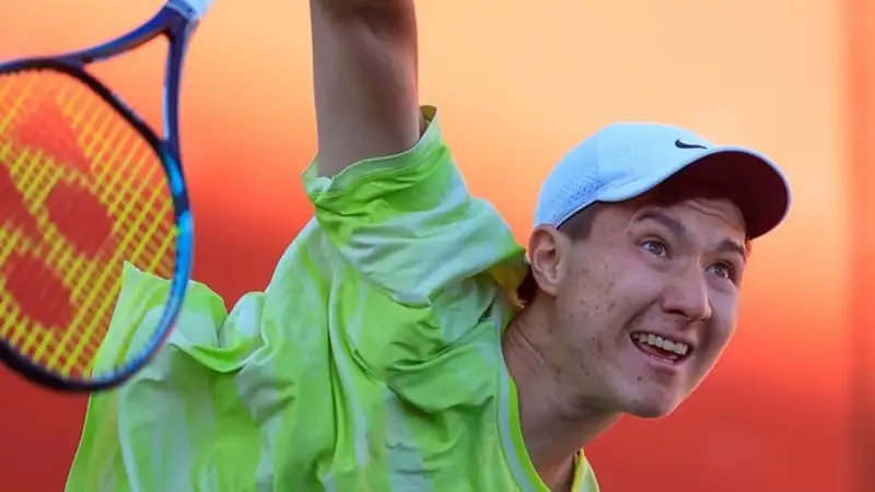 Казахстанский теннисист уступил в полуфинале престижного турнира в Мексике