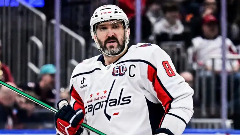 "У него есть характер и сила": Леннокс Льюис считает, что Александр Овечкин не затерялся бы в боксе