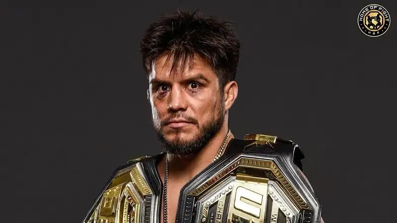 Двукратный чемпион UFC подвергся ограблению и просит преступников вернуть пояс