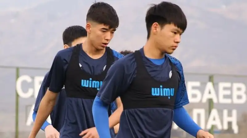 Юноши на турнире УЕФА