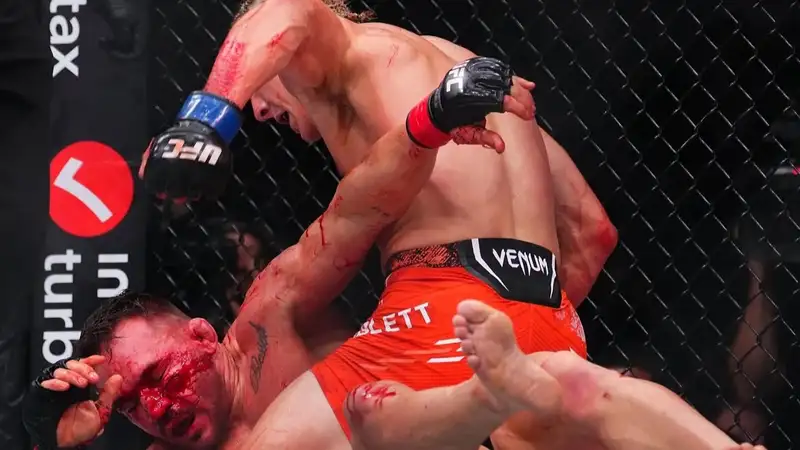 &quot;Его никто так никогда не избивал&quot;: экс-чемпион UFC высказался о поражении Чендлера от Пимблетта