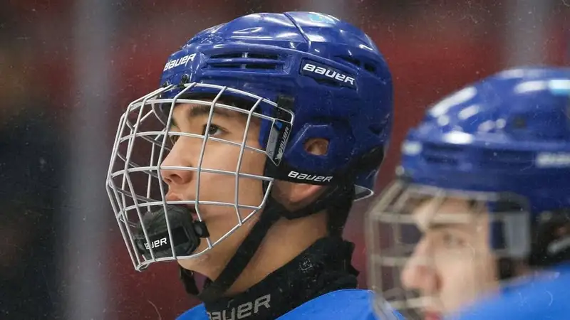 Команда игрока сборной Казахстана победила в матче плей-офф Канадской хоккейной лиги