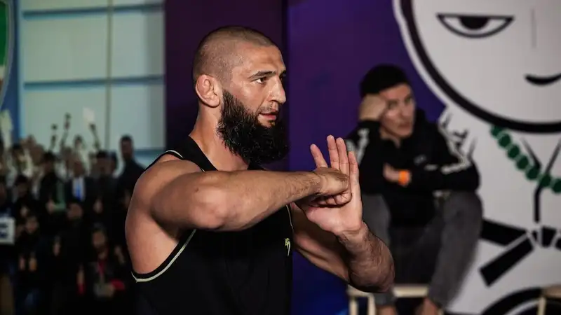 В команде Чимаева подтвердили переговоры о поединке с дю Плесси