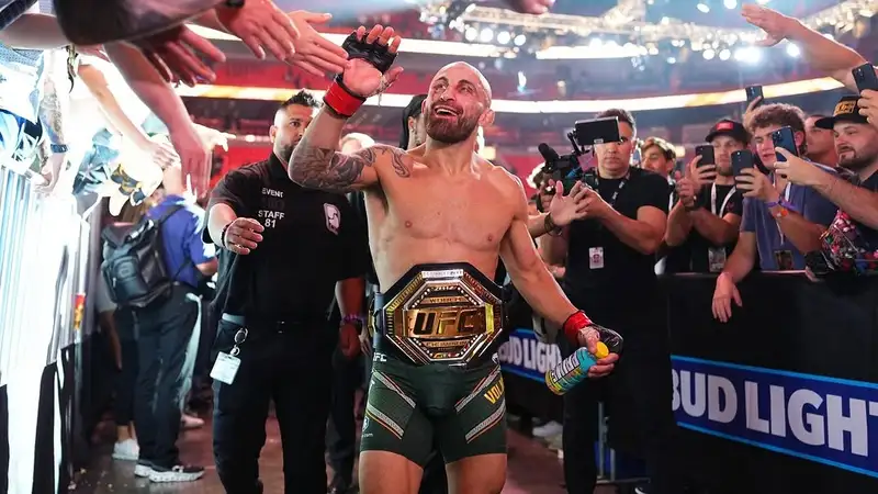 Алекс Волкановски