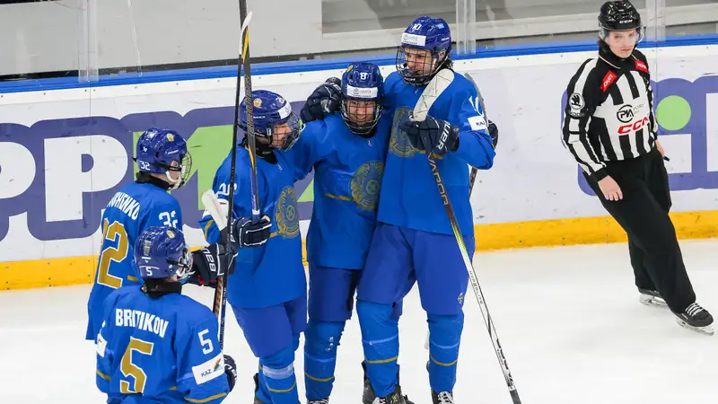 Сборная Казахстана по хоккею с разгрома начала финальную подготовку к чемпионату мира