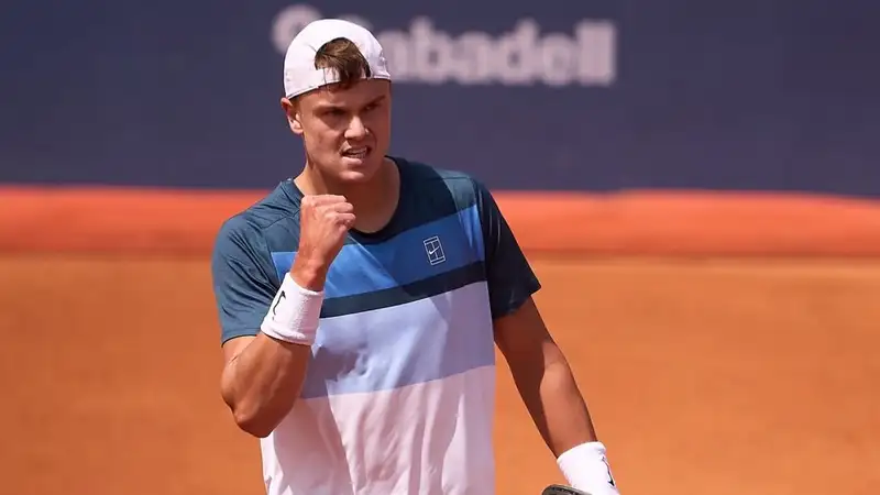 Победитель Almaty Open уступил в полуфинале турнира АТР в Барселоне