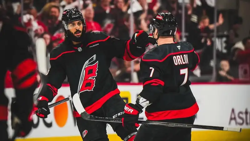 "Каролина" обыграла "Нью-Джерси" в первом матче серии плей-офф НХЛ