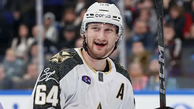 "Барыс"? Нападающий сборной Казахстана и российского клуба КХЛ сделал заявление о смене клуба