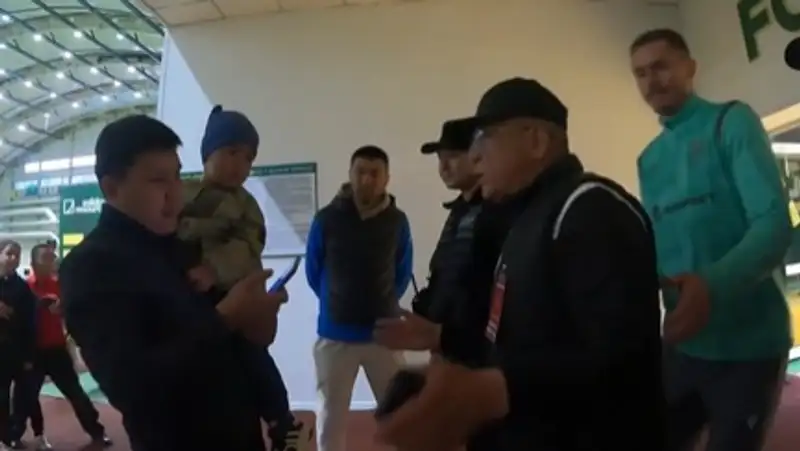 Спортивный чиновник оскорбил по матери постороннего: начато служебное расследование