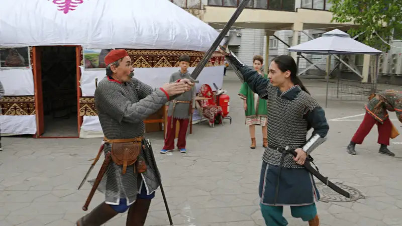 В Алматы прошел юбилейный спортивный фестиваль "АРМаТУРа"