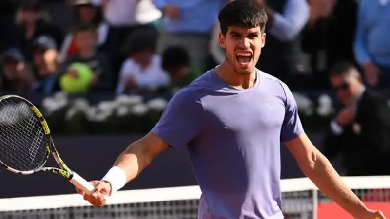 Алькарас снялся с турнира в Мадриде