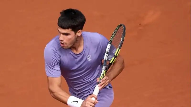 Алькарас снялся с турнира